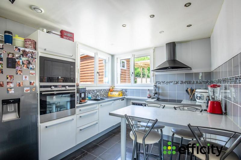 Maison - 246 m² - 11 pièces