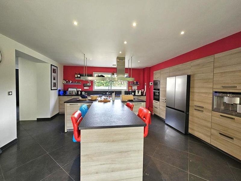 Maison - 530 m² - 10 pièces