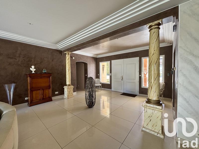 Maison - 240 m² - 7 pièces