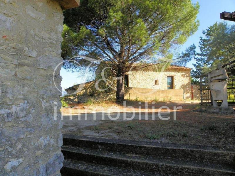 Propriété - 3 000 m²