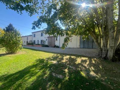 Maison - 220 m² - 7 pièces