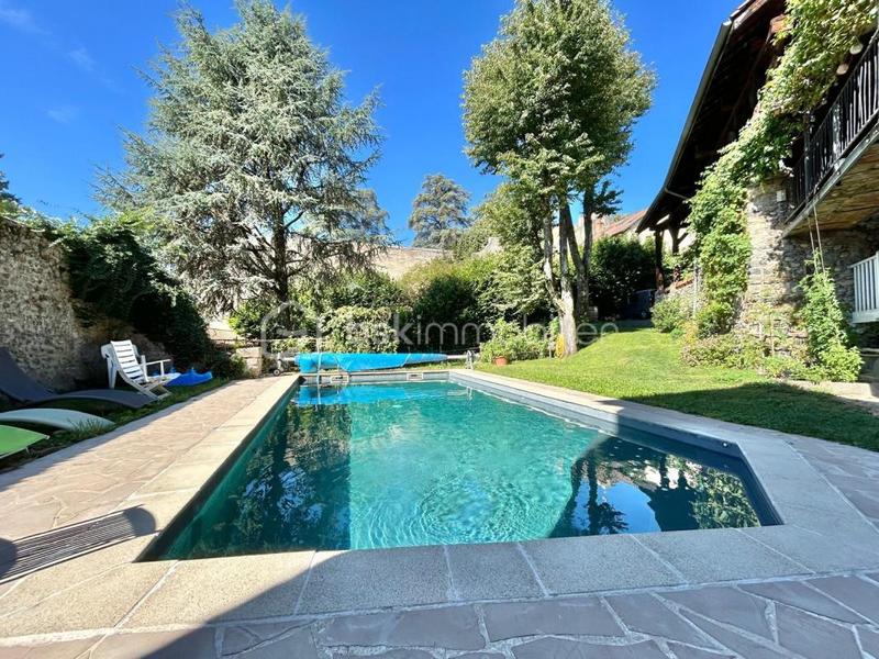 Demeure - 252 m² - 11 pièces