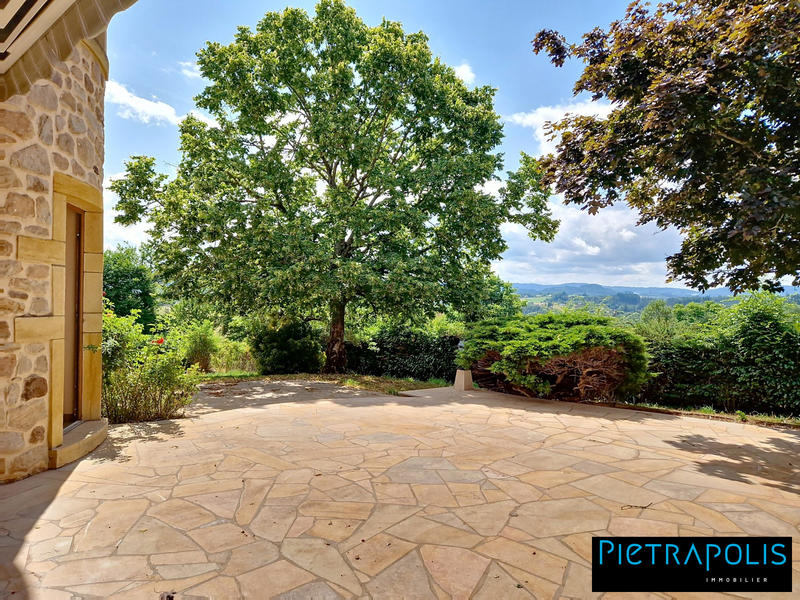 Maison traditionnelle - 222 m² - 8 pièces