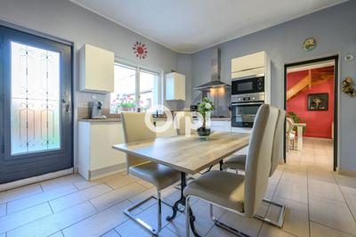 Maison - 208 m² - 8 pièces