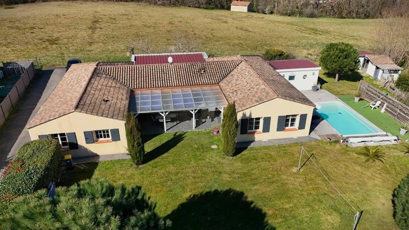 Maison - 245 m² - 10 pièces