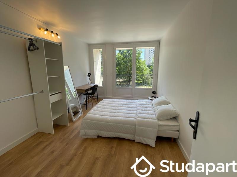 Chambre - 13 m² - 1 pièce