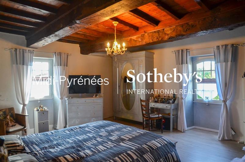 Maison - 387 m² - 11 pièces