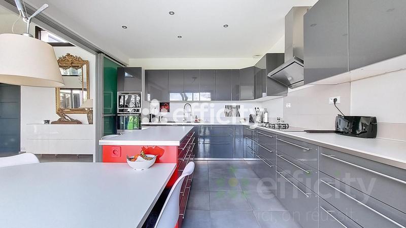 Pavillon - 281 m² - 8 pièces