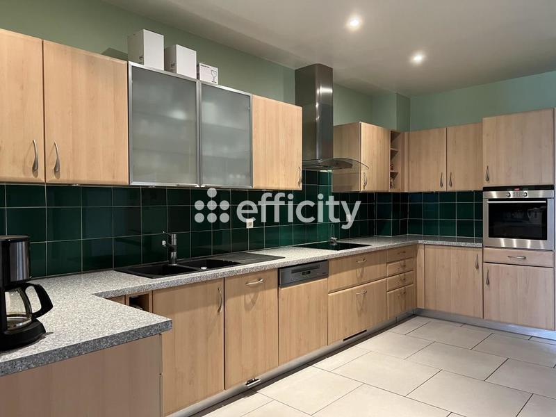 Maison - 270 m² - 11 pièces