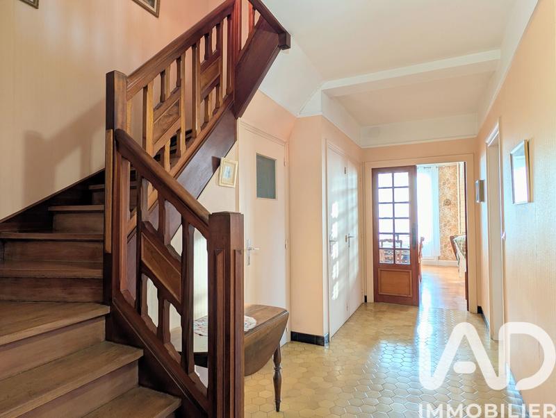 Maison - 196 m² - 9 pièces