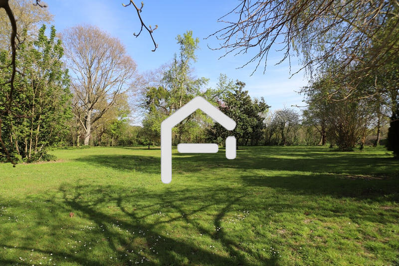 Demeure - 427 m² - 14 pièces