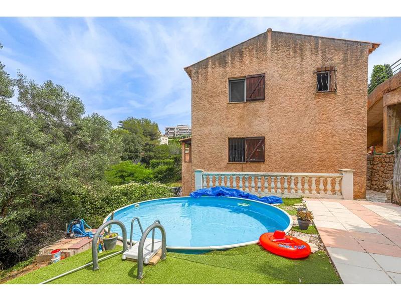 Maison - 301 m² - 9 pièces