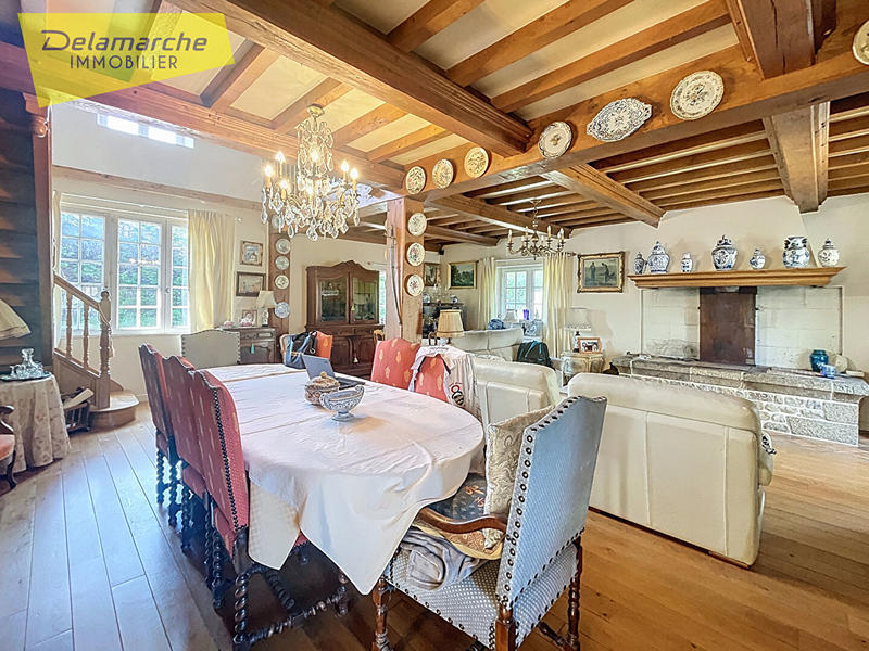 Maison - 204 m² - 9 pièces