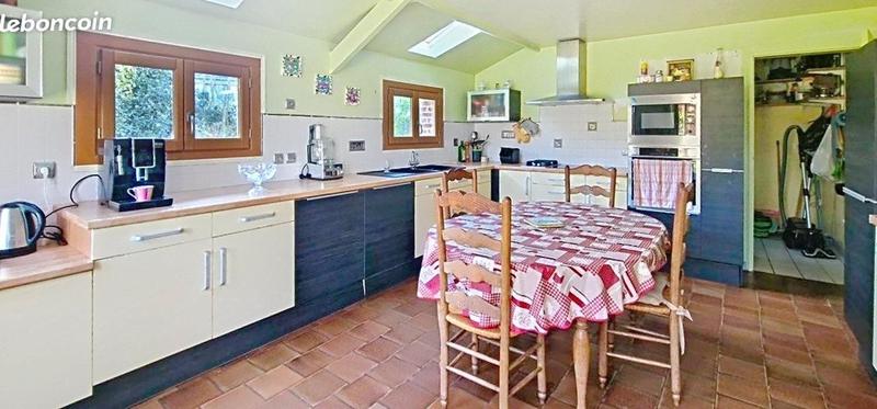 Maison - 205 m² - 8 pièces