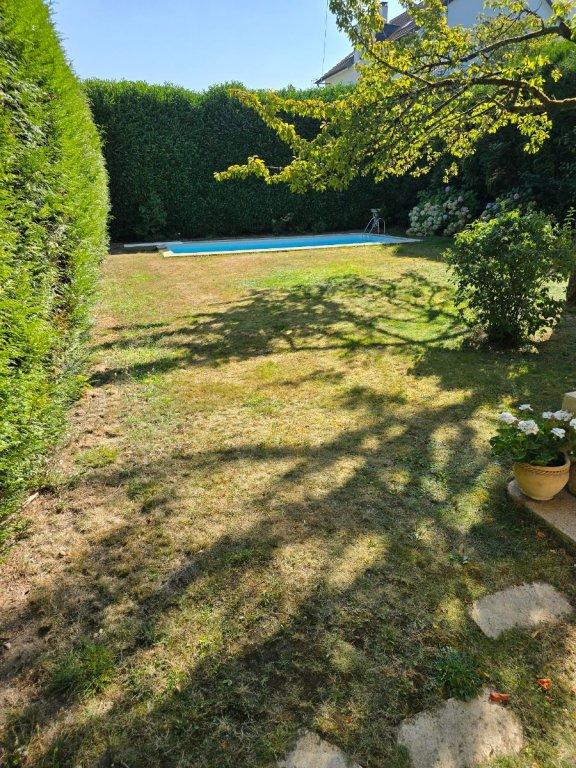 Propriété - 202 m² - 10 pièces