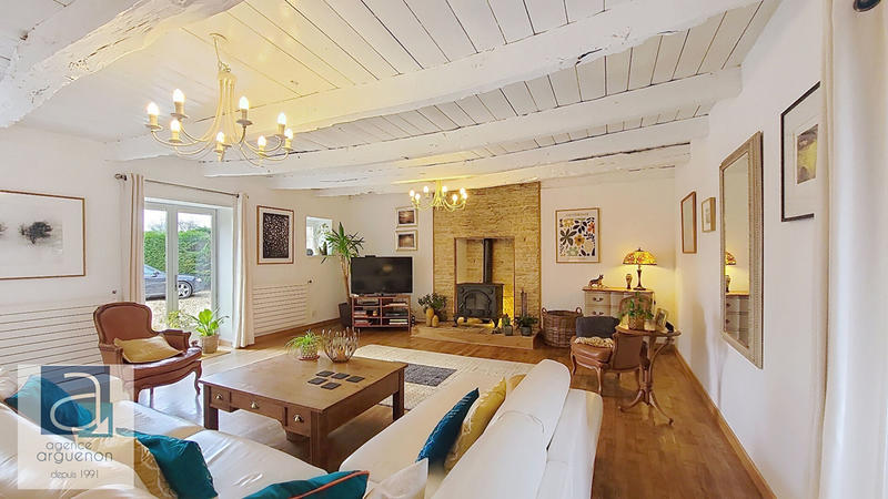 Maison - 230 m² - 8 pièces