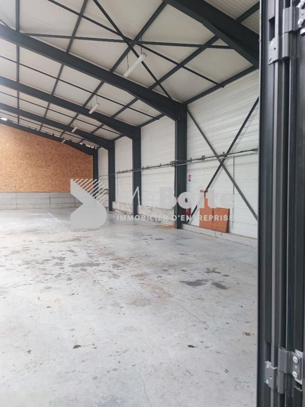 Entrepôt - 850 m²