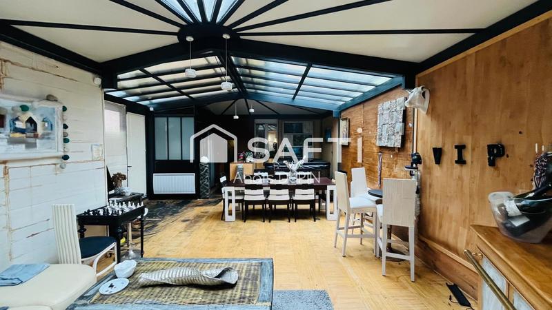 Maison - 244 m² - 8 pièces