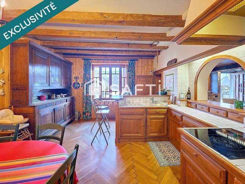 Maison - 270 m² - 10 pièces