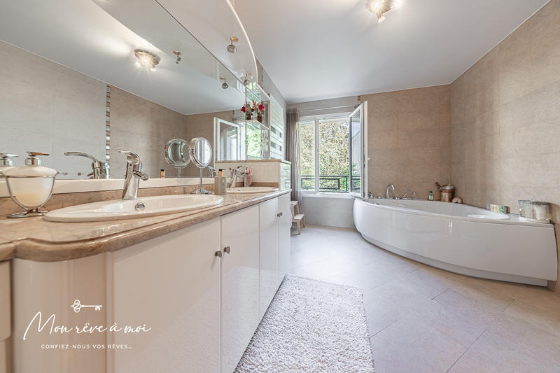 Maison - 170 m² - 6 pièces