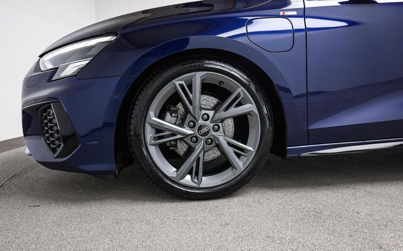 Audi A3 sportback 40 TFSIe 204 s-Line Hybride Rechargeable / Audi Sound System Regulateur de Distnce Apple Carplay Android Auto Jantes 18"