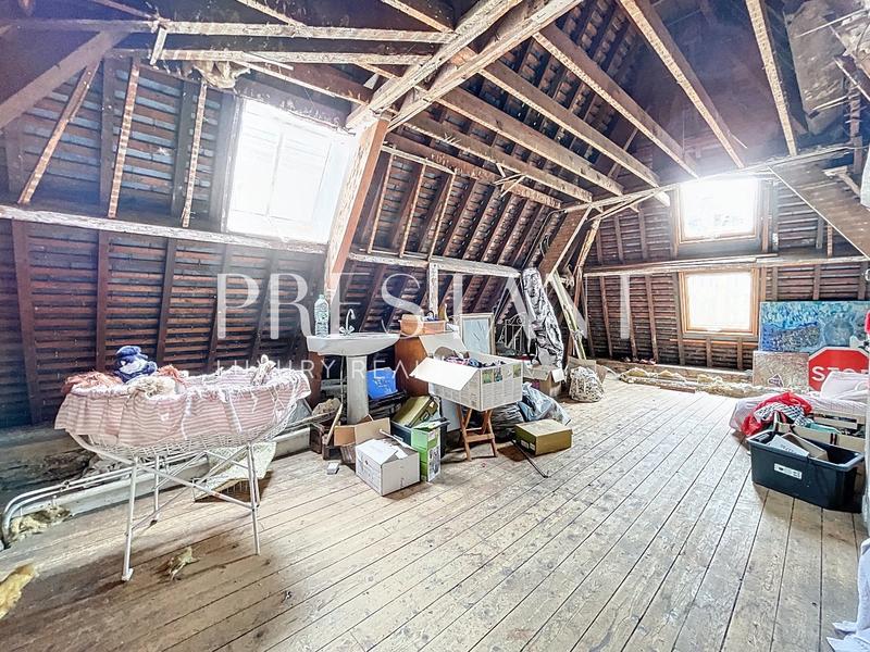 Maison - 280 m² - 9 pièces