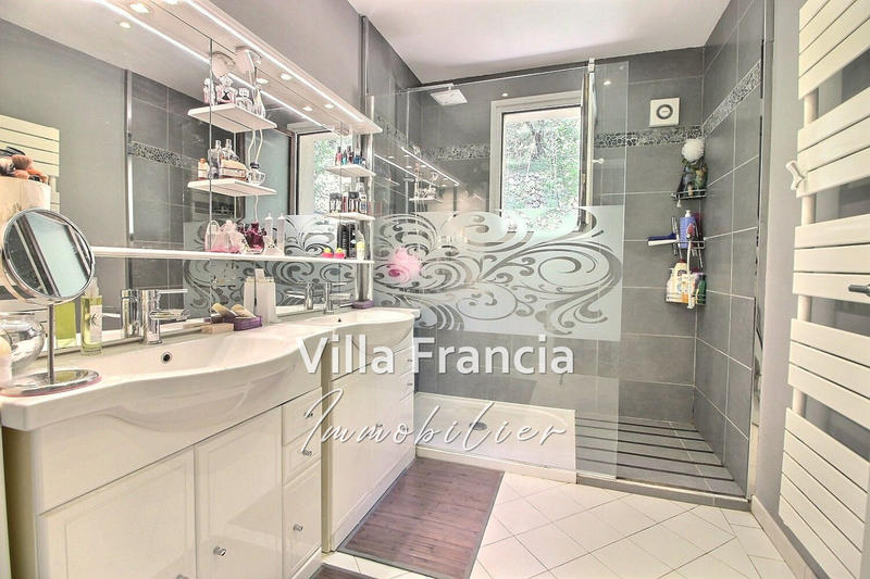 Maison - 211 m² - 5 pièces