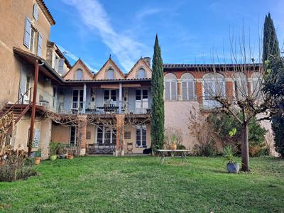 Maison - 245 m² - 9 pièces