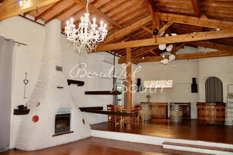 Gîte - 543 m² - 16 pièces