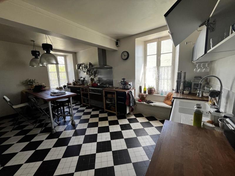 Propriété - 570 m² - 20 pièces