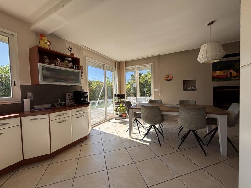 Maison - 218 m² - 7 pièces