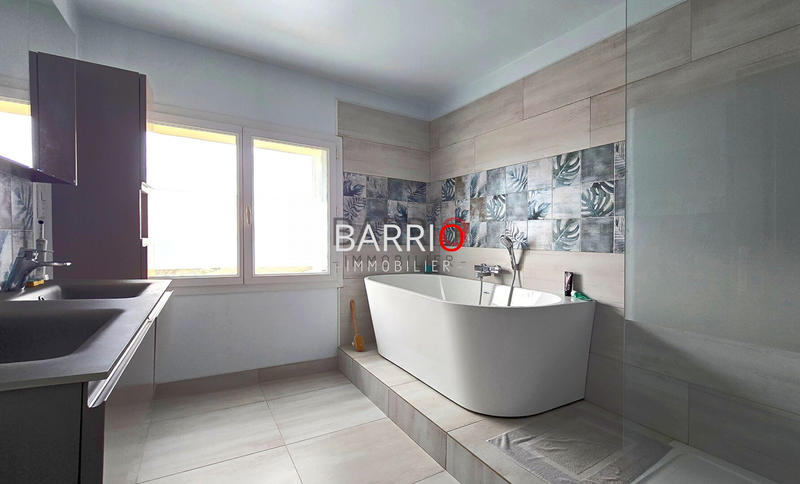 Villa - 265 m² - 6 pièces