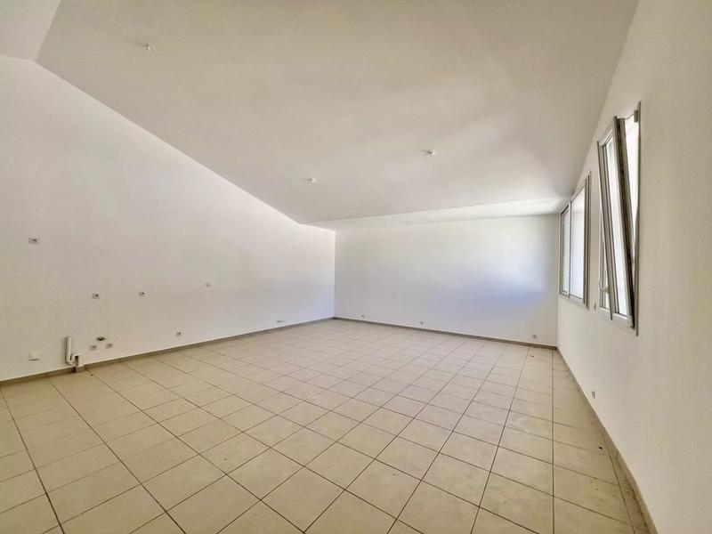 Appartement - 82 m² - 3 pièces
