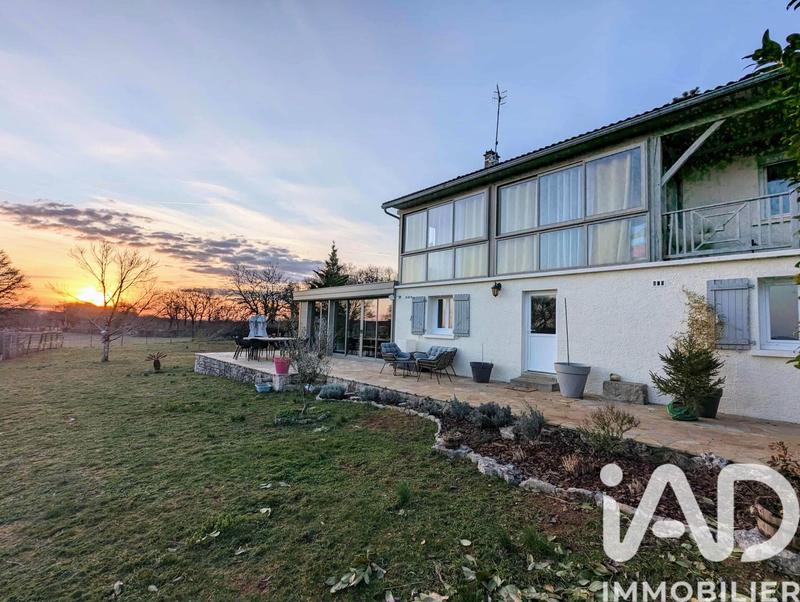 Maison - 200 m² - 7 pièces