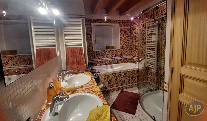 Maison - 182 m² - 6 pièces