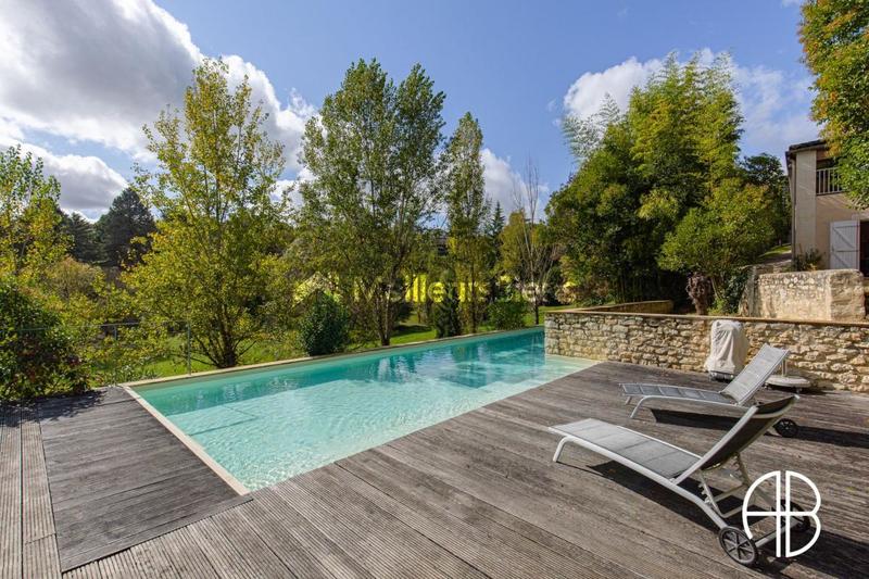 Maison - 288 m² - 13 pièces