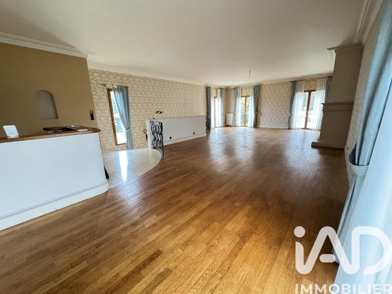 Maison - 293 m² - 9 pièces