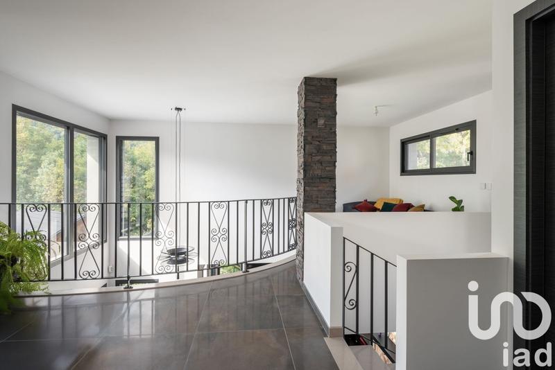 Maison - 220 m² - 7 pièces