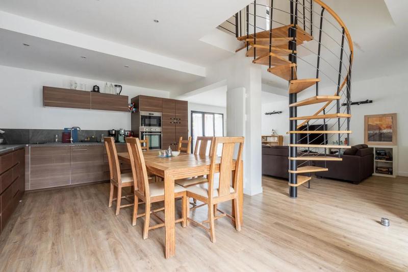 Maison - 137 m² - 8 pièces