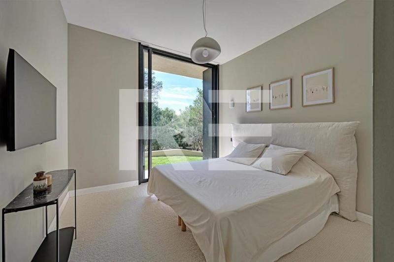 Villa - 240 m² - 6 pièces