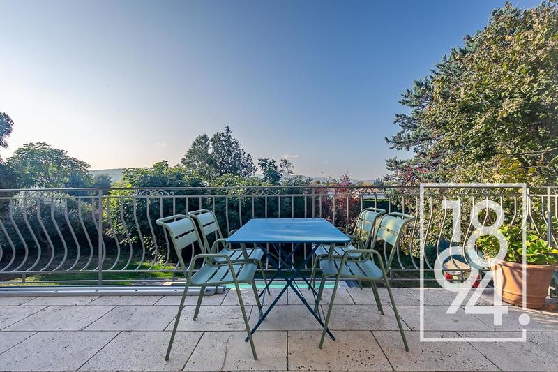 Maison - 300 m² - 6 pièces