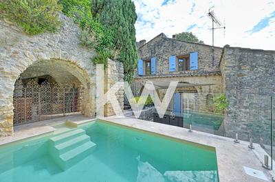 Maison - 245 m² - 9 pièces