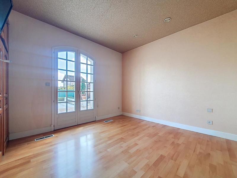 Maison - 227 m² - 5 pièces