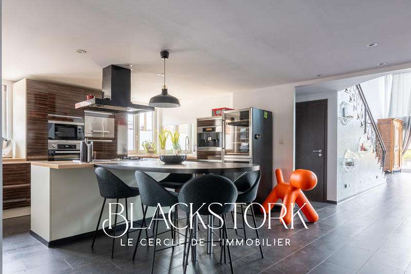 Appartement - 300 m² - 10 pièces