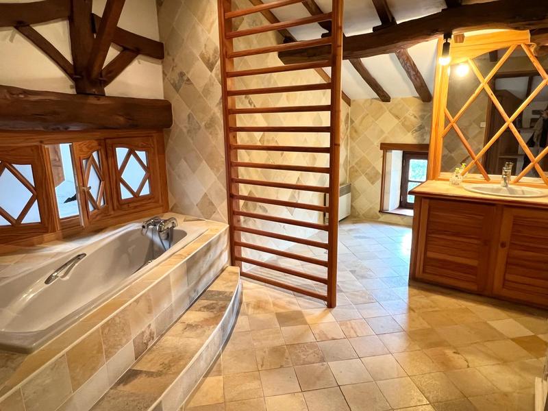 Maison - 250 m² - 7 pièces