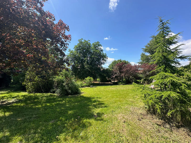 Maison - 335 m² - 12 pièces