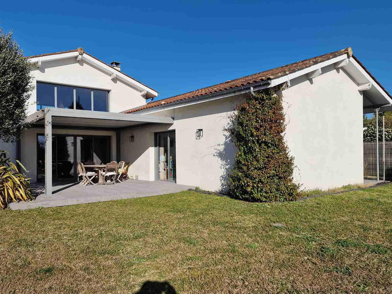Maison - 186 m² - 6 pièces