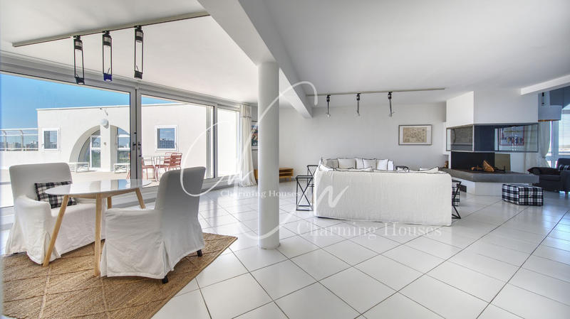 Appartement - 210 m² - 5 pièces