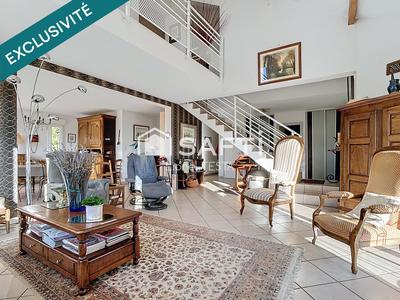 Maison - 181 m² - 6 pièces