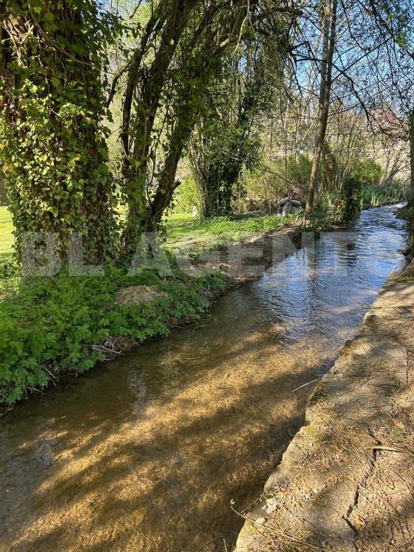 Propriété - 327 m² - 10 pièces